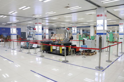 中國五交化互聯(lián)網(wǎng)商會與江蘇省工商聯(lián)五金機電商會會長周才炳訪問機器人科創(chuàng)城，深化五金交電產業(yè)合作